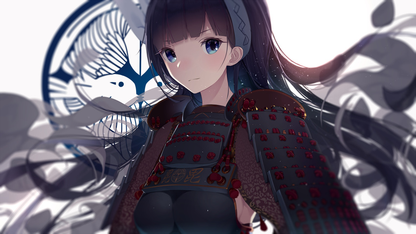 armor armpit_cutout atha_(leejuiping) bangs black_hair black_hairband blue_eyes blunt_bangs blush breasts character_request closed_mouth emblem eyebrows_visible_through_hair hairband highres japanese_armor kasugayama_(oshiro_project) light_particles long_hair looking_at_viewer medium_breasts medium_hair nose_blush oshiro_project pauldrons shoulder_armor sideboob smile solo two-tone_background upper_body upper_teeth v-shaped_eyebrows
