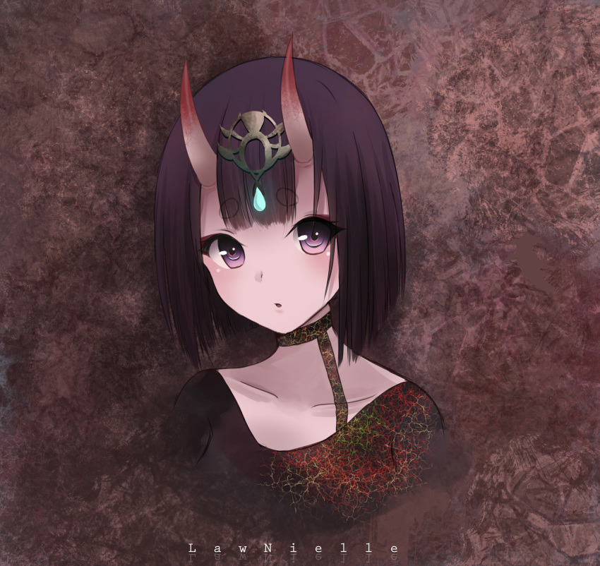 1girl artist_name bangs black_choker black_shirt brown_background choker collarbone commentary_request eyebrows_visible_through_hair fate/grand_order fate_(series) head_tilt headpiece highres horns lawnielle looking_at_viewer oni oni_horns parted_lips purple_eyes purple_hair shirt short_eyebrows short_hair shuten_douji_(fate/grand_order) solo thick_eyebrows upper_body