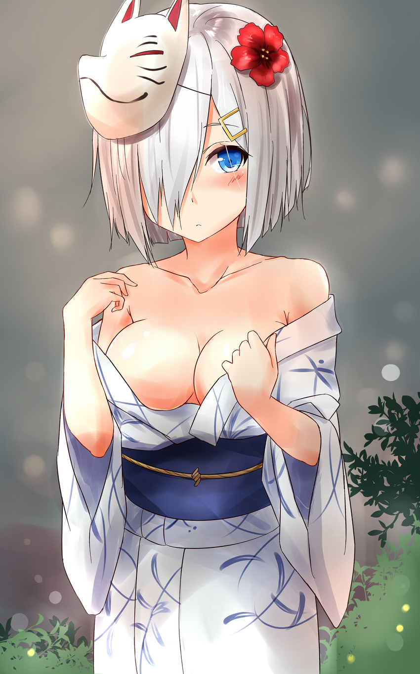 :&lt; absurdres blue_eyes blush breasts cleavage collarbone flower fox_mask hair_flower hair_ornament hair_over_one_eye hairclip hamakaze_(kantai_collection) hibiscus highres japanese_clothes kantai_collection kimono large_breasts mask off_shoulder open_clothes open_kimono saku_(kudrove) sash silver_hair solo yukata