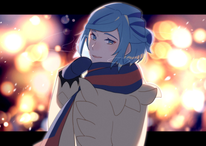 1boy blue_eyes blue_hair blue_scarf blurry blurry_background breath commentary_request eyelashes grusha_(pokemon) hand_up highres jacket long_sleeves looking_at_viewer male_focus mocacoffee_1001 open_mouth pokemon pokemon_sv scarf short_hair signature smile solo striped striped_scarf upper_body yellow_jacket