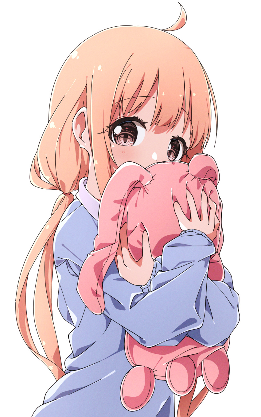 1girl ahoge blonde_hair blue_dress blush covered_mouth dress futaba_anzu highres hugging_doll hugging_object idolmaster idolmaster_cinderella_girls kindergarten_uniform looking_at_viewer sideways_glance simple_background smock solo stuffed_animal stuffed_rabbit stuffed_toy twintails upper_body white_background yairo_ju