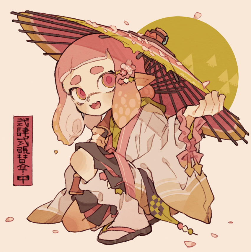 1girl commentary fangs gradient_hair hair_ornament hairclip highres holding holding_umbrella holding_weapon inkling_girl inkling_player_character medium_hair multicolored_hair on_one_knee open_mouth p0m4_p0m4 pointy_ears recycled_brella_24_(splatoon) red_eyes red_hair red_pupils sandals simple_background skin_fangs solo splatoon_(series) splatoon_3 tentacle_hair thick_eyebrows translation_request two-tone_hair umbrella weapon white_background wide_sleeves zouri