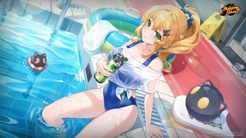 1girl artist_request blonde_hair bodyboard bottle breasts dutch_angle green_eyes hair_ornament hairclip high_ponytail highres logo mahjong_soul mahjong_tile medium_breasts official_art official_wallpaper partially_submerged pool sandals scrunchie shiraishi_nana sitting solo swimsuit towel water_bottle wet_floor_sign