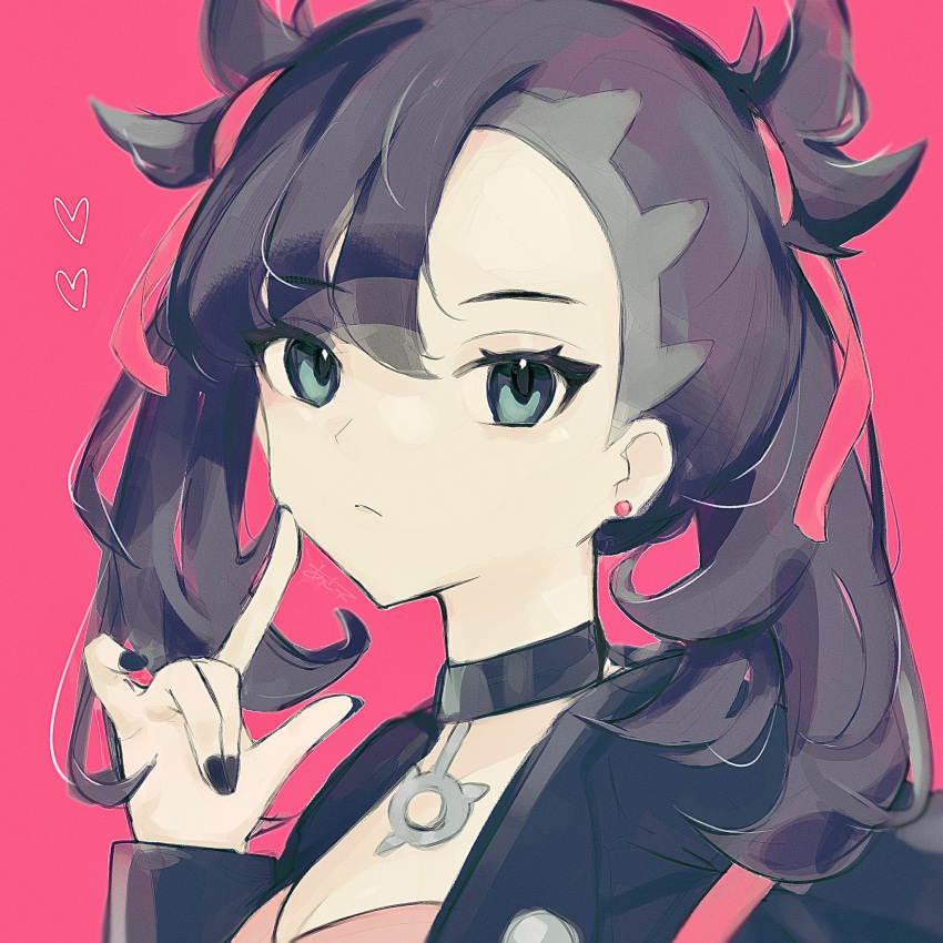 1girl asatte_3z asymmetrical_bangs black_collar black_hair black_jacket black_nails breasts cleavage closed_mouth collar commentary_request ear_piercing eyelashes green_eyes highres jacket light_frown looking_at_viewer marnie_(pokemon) medium_hair piercing pink_background pokemon pokemon_swsh simple_background solo twintails upper_body