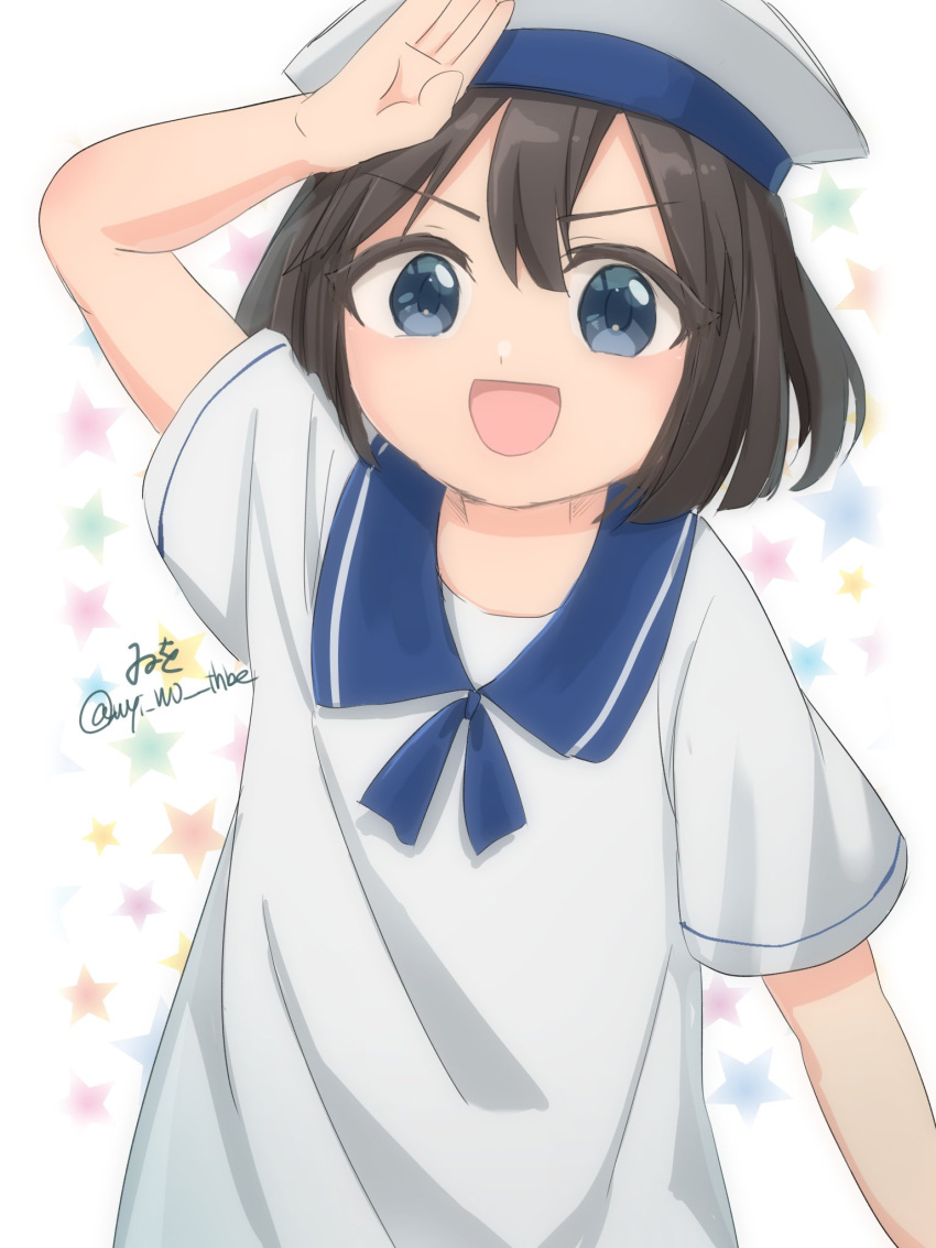 1girl black_hair blue_eyes blue_sailor_collar bob_cut cowboy_shot daitou_(kancolle) dress hat highres kantai_collection one-hour_drawing_challenge sailor_collar sailor_dress sailor_hat salute short_hair short_sleeves smile solo white_background white_dress white_hat wiwo