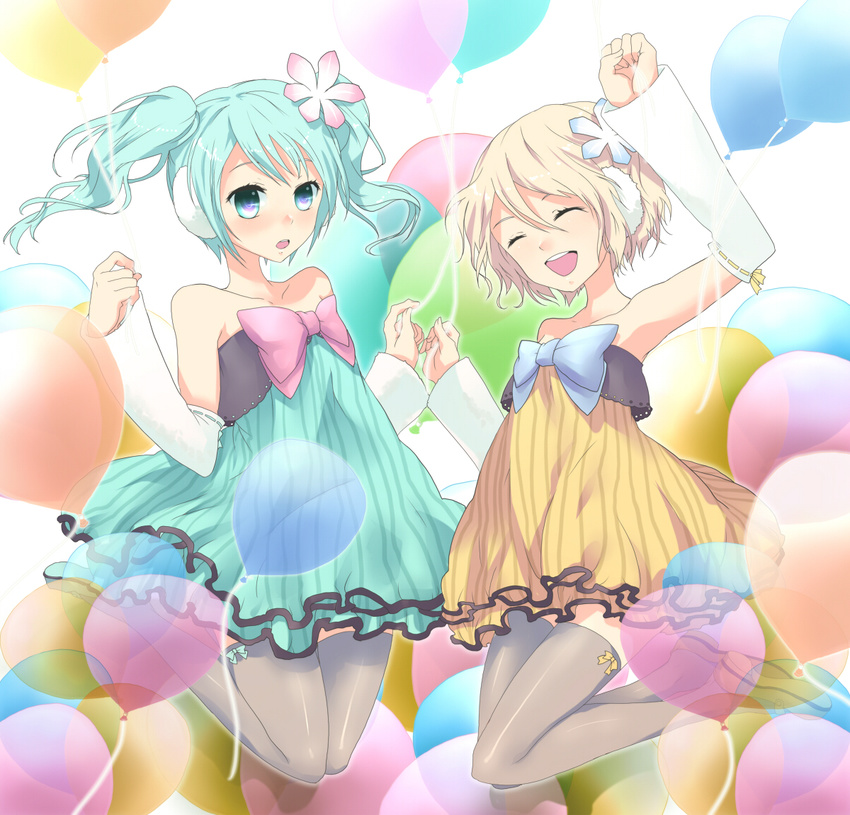 aqua_eyes aqua_hair bad_id bad_pixiv_id balloon blonde_hair bow cheerful_candy_(module) colorful_drop_(module) colorful_x_melody_(vocaloid) detached_sleeves dress hatsune_miku kagamine_rin multiple_girls plastick project_diva_(series) project_diva_2nd short_hair smile strapless strapless_dress thighhighs twintails vocaloid