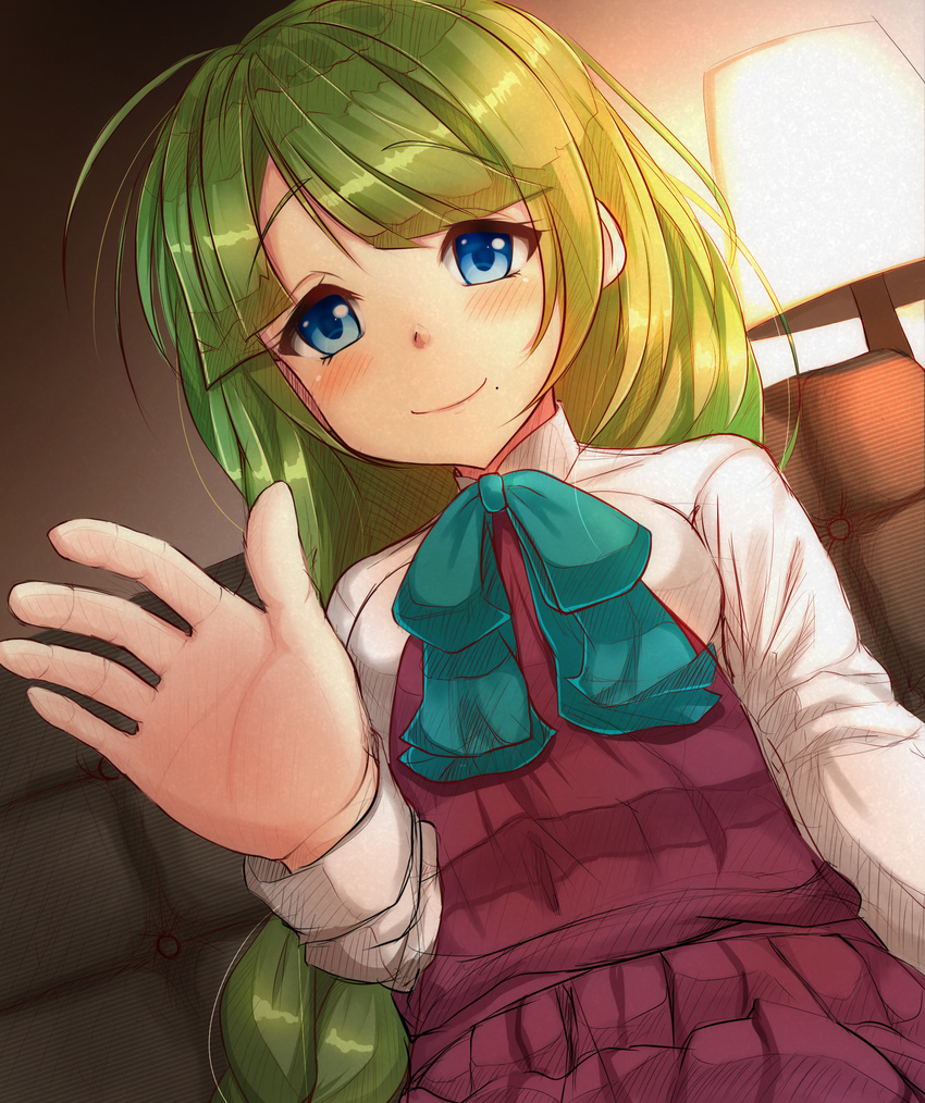bangs blue_bow blue_eyes blue_neckwear bow bowtie braid couch dress eyebrows eyebrows_visible_through_hair green_hair highres indoors kantai_collection lamp light long_hair mole mole_under_mouth on_couch palms sazamiso_rx shirt single_braid sleeveless sleeveless_dress solo tareme visible_ears white_shirt yuugumo_(kantai_collection)