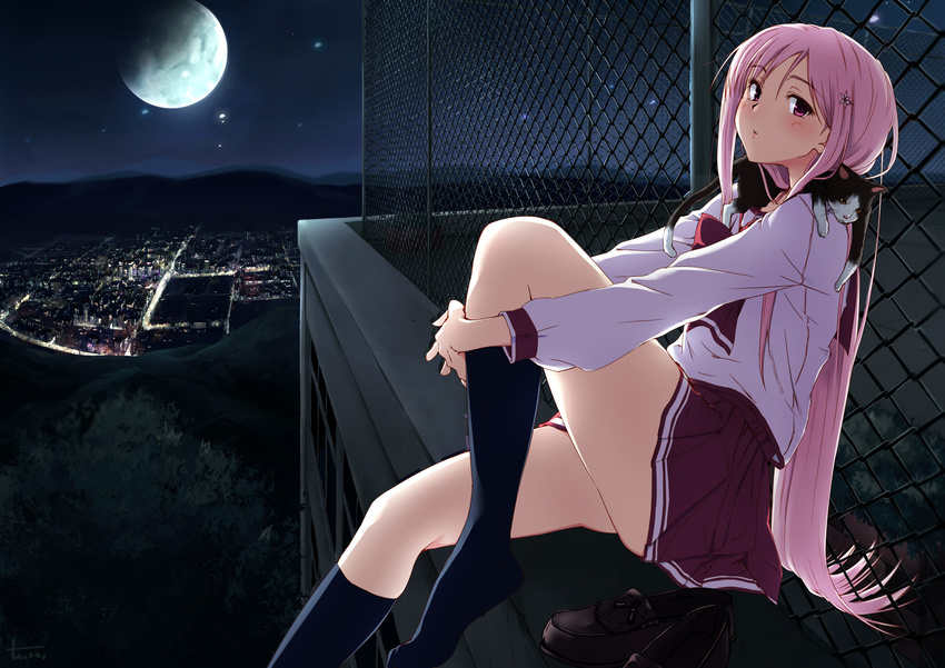 animal cat city jpeg_artifacts kneehighs long_hair lucy_maria_misora moon night nitta_hiroto pink_hair purple_eyes rooftop scenic seifuku to_heart_2