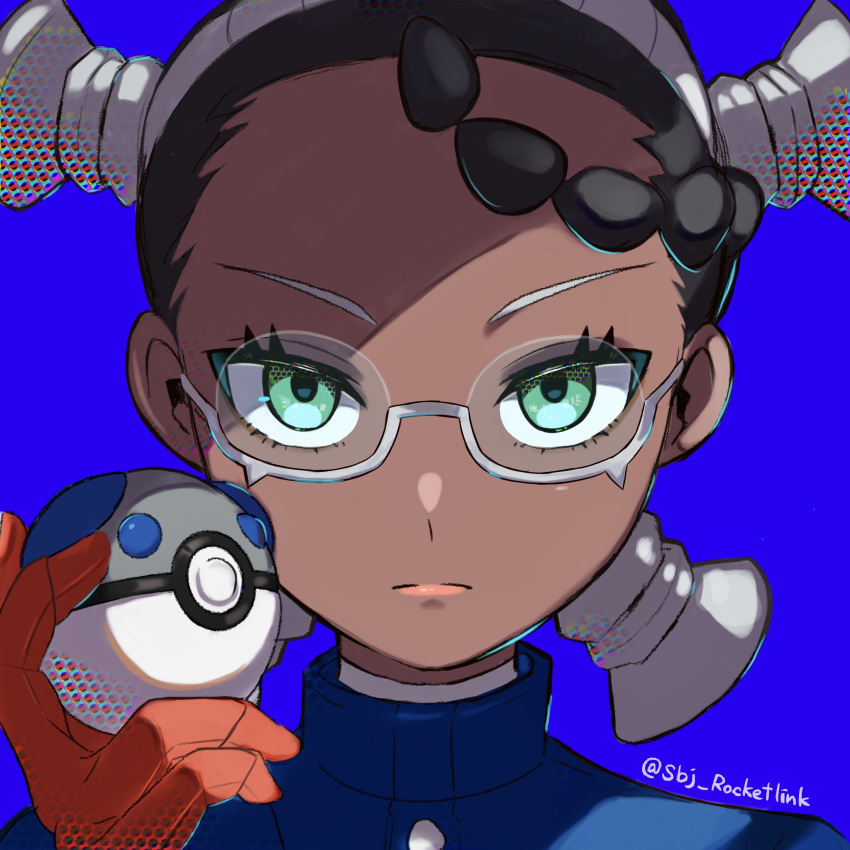 amarys_(pokemon) black_hair blue_background blue_gakuran blueberry_academy_school_uniform braid closed_mouth dark-skinned_female dark_skin gakuran glasses gloves green_eyes grey_hair heavy_ball highres holding holding_poke_ball multicolored_hair orange_lips poke_ball pokemon pokemon_sv quad_tails red_gloves school_uniform semi-rimless_eyewear single_braid two-tone_hair yomogi_dango_(sbj_rocketlink)