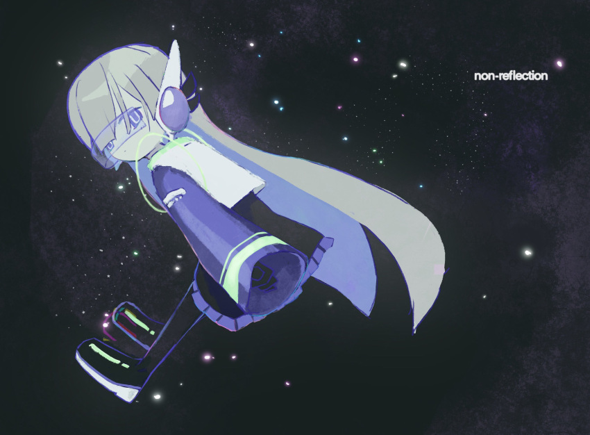1girl aiobahn android_girl_(aiobahn) black_background black_footwear black_skirt boots closed_mouth expressionless full_body grey_hair head-mounted_display highres jacket leaning_forward long_hair long_sleeves looking_at_viewer nemuri_oekaki pleated_skirt purple_eyes skirt sky solo song_name standing star_(sky) starry_sky very_long_hair white_jacket