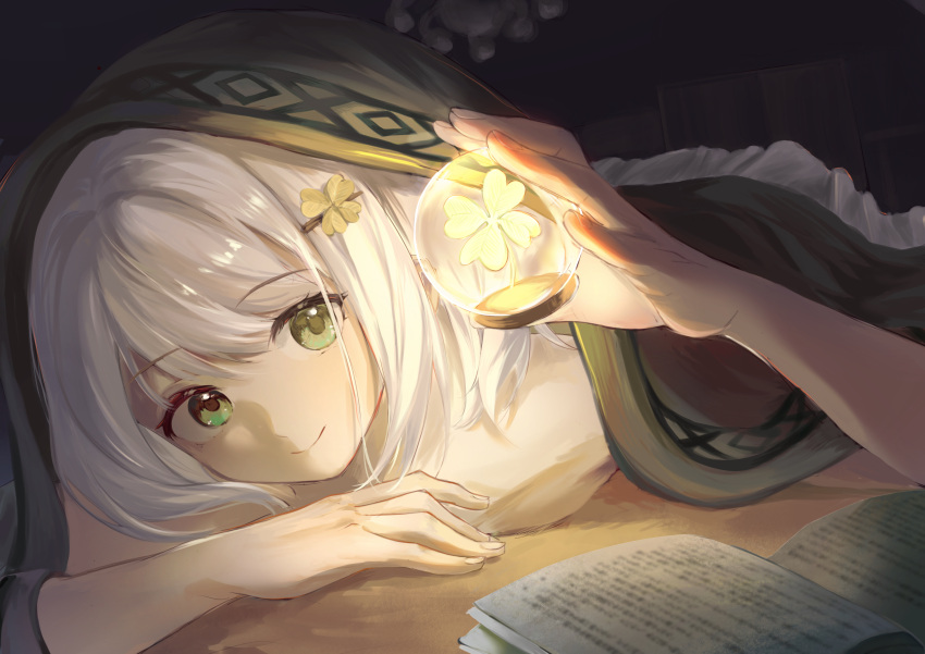 1girl absurdres book chinese_commentary clover clover_hair_ornament dark four-leaf_clover four-leaf_clover_hair_ornament green_eyes hair_ornament highres indoors original reading shuiy1003 solo under_covers white_hair