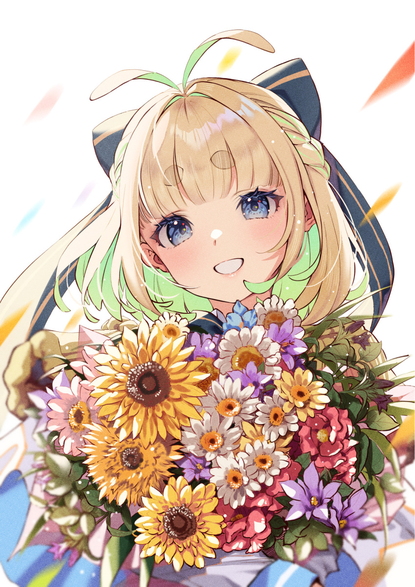 1girl antenna_hair blonde_hair blue_bow blue_eyes blunt_bangs blush bouquet bow braid colored_inner_hair daisy flower green_hair hair_bow highres holding holding_bouquet indie_virtual_youtuber kink_(tortoiseshell) komugi_ftb looking_at_viewer multicolored_hair purple_flower short_hair simple_background smile solo sunflower thick_eyebrows upper_body virtual_youtuber white_background white_flower yellow_flower