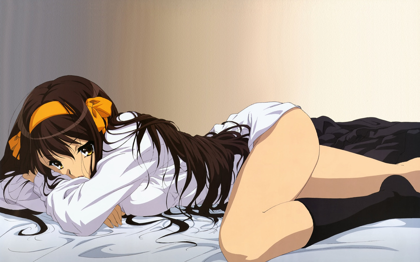 artist_request ass bed bed_sheet black_legwear bottomless brown_eyes brown_hair dress_shirt duplicate hairband highres kouyouen_academy_uniform legs long_hair lying no_panties nyantype official_art on_side ribbon school_uniform shirt socks solo suzumiya_haruhi suzumiya_haruhi_no_shoushitsu suzumiya_haruhi_no_yuuutsu very_long_hair wallpaper yellow_eyes