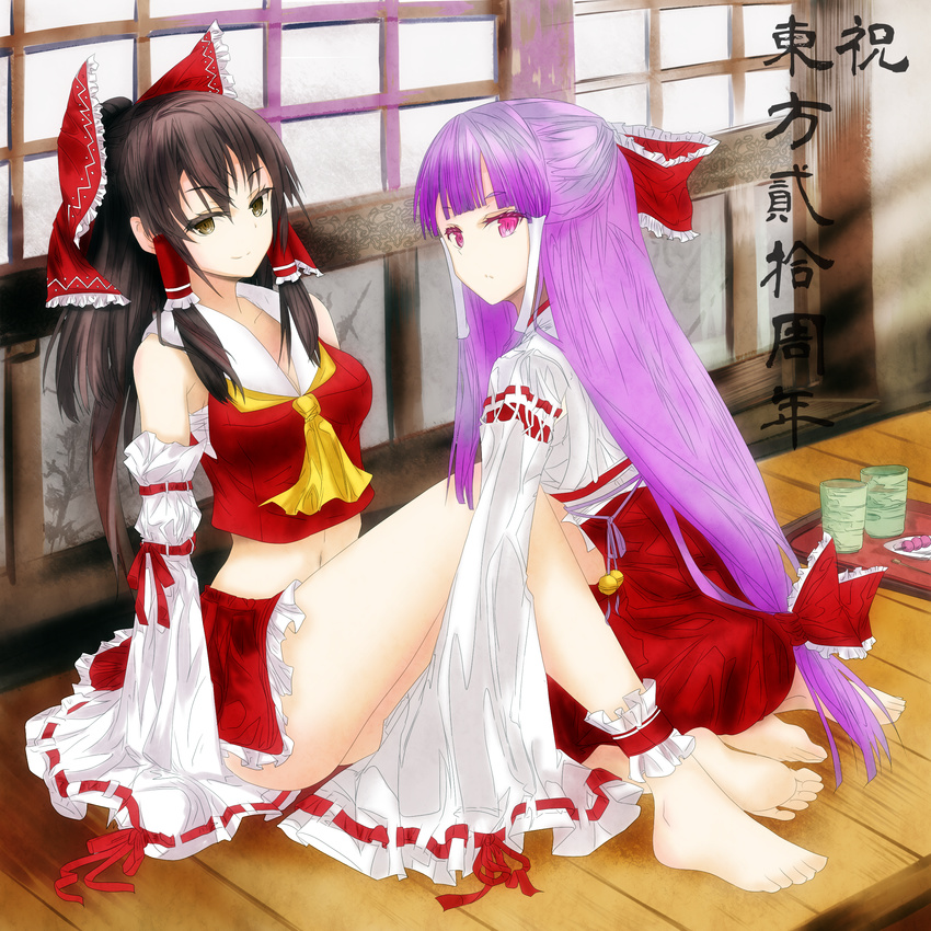 absurdres barefoot black_eyes black_hair bow commentary_request derivative_work detached_sleeves dual_persona feet garters hair_bow hair_tubes hakurei_reimu hakurei_reimu_(pc-98) half_updo highres japanese_clothes leg_garter long_hair looking_at_viewer low-tied_long_hair miko multiple_girls navel purple_eyes purple_hair sitting smile teacher time_paradox tk31 touhou touhou_(pc-98)