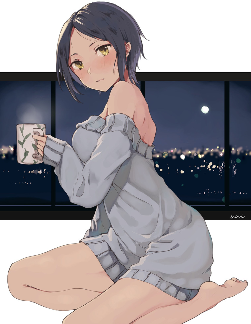 artist_name bangs bare_legs bare_shoulders barefoot blue_hair blush breasts city_lights cityscape coffee coffee_mug cup full_moon hayami_kanade highres holding holding_cup idolmaster idolmaster_cinderella_girls indoors lights long_sleeves looking_at_viewer medium_breasts moon moonlight mug night night_sky no_pants off-shoulder_sweater outside_border parted_bangs seiza short_hair signature simple_background sitting sky sleeves_past_wrists smile soles solo steam sweater toes tsurime uni_(melm) white_background window yellow_eyes