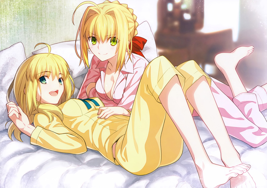 2girls bed blonde_hair breasts cleavage fate/stay_night green_eyes saber saber_extra scan tagme takeuchi_takashi