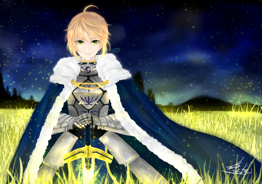 ahoge armor artoria_pendragon_(all) blonde_hair blue_cape breastplate cape excalibur fate/stay_night fate_(series) field fur-trimmed_cape fur_trim green_eyes highres karen_ngao planted_sword planted_weapon saber sky solo star_(sky) starry_sky sword type-moon weapon