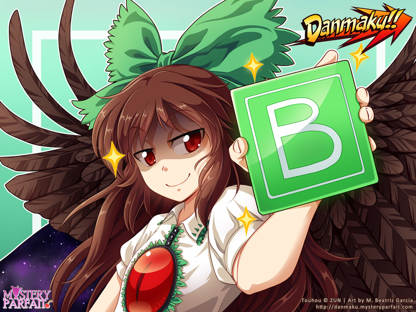 artist_name bird_wings black_hair black_wings bow cape collared_shirt commentary copyright_name danmaku!! english_commentary green_bow hair_bow highres holding jitome long_hair looking_at_viewer m._beatriz_garcia power-up red_eyes reiuji_utsuho shaded_face shirt short_sleeves smile smug solo space sparkle star third_eye touhou upper_body wallpaper watermark white_shirt wings