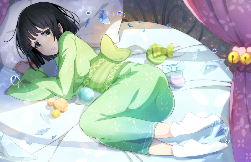 ball bed black_hair fubuki_(onepunch_man) green_eyes japanese_clothes onepunch_man short_hair socks yukata zzzzxxx2010nian