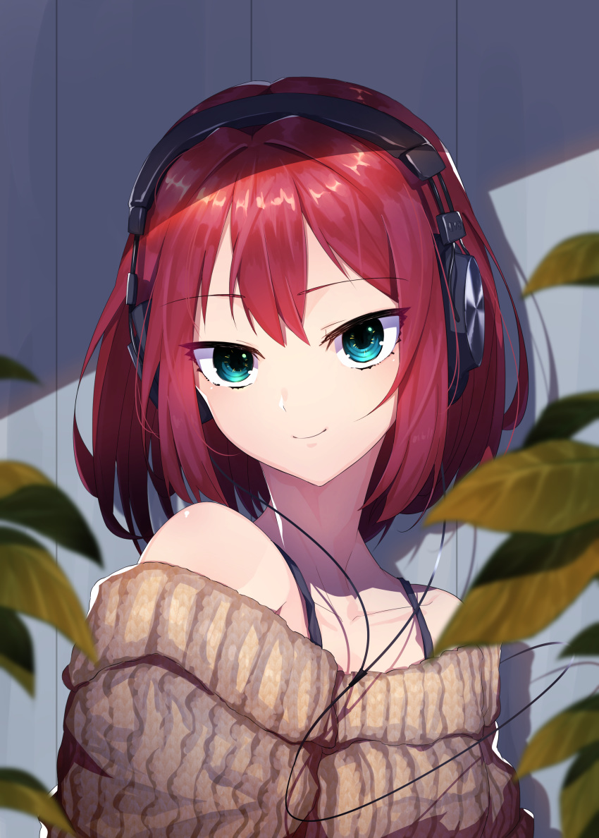 1girl absurdres bangs bare_shoulders blue_eyes blurry blurry_foreground brown_sweater closed_mouth collarbone depth_of_field eyebrows_visible_through_hair hair_between_eyes headphones highres kamonegi_(meisou1998) looking_at_viewer off-shoulder_sweater original red_hair ribbed_sweater smile solo sweater upper_body
