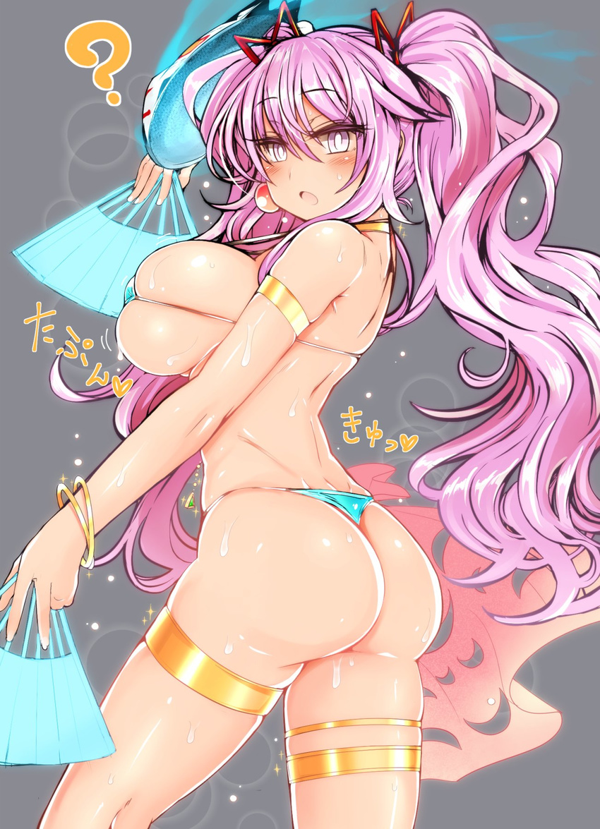 ? alternate_costume ass bikini blush breasts dancer fan hair_ribbon hata_no_kokoro highres large_breasts looking_at_viewer micro_bikini open_mouth pink_eyes pink_hair red_ribbon ribbon roki_(hirokix) simple_background solo sweat swimsuit thong thong_bikini touhou twintails