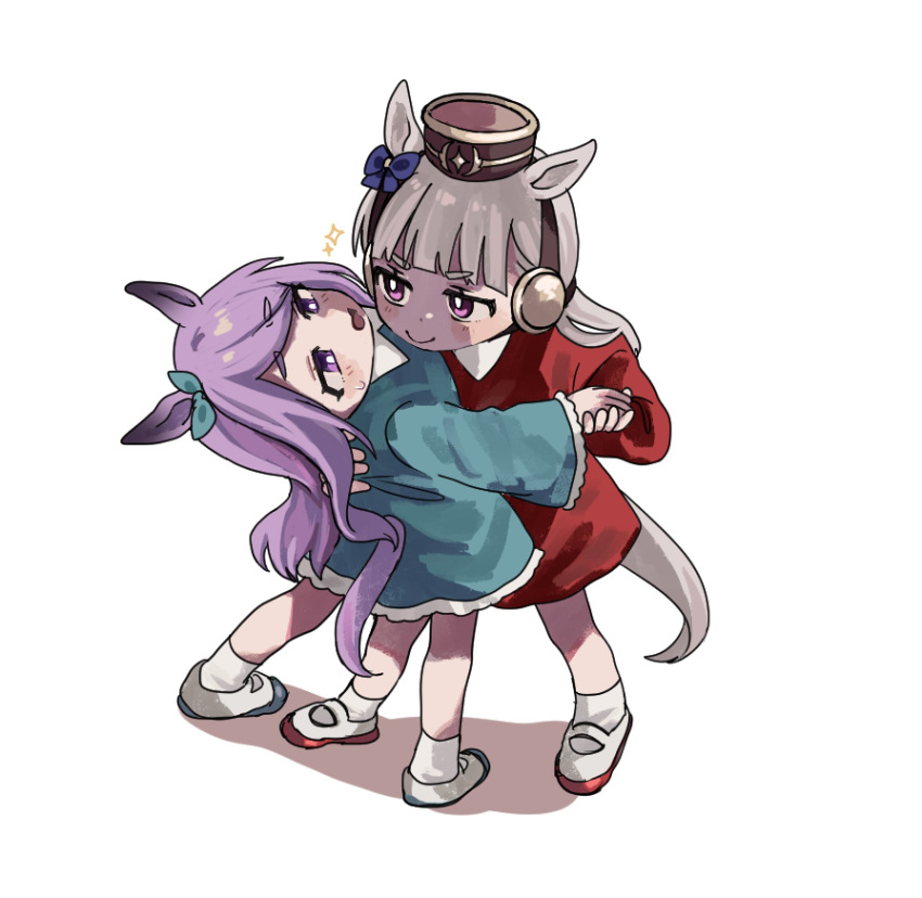 2girls animal_ears blue_bow bow brown_headwear ear_bow ear_ribbon from_behind gold_ship_(umamusume) green_ribbon grey_hair highres horse_ears horse_girl horse_tail long_hair looking_at_another mejiro_mcqueen_(umamusume) multiple_girls pillbox_hat purple_eyes purple_hair ribbon shoes simple_background smock socks sparkle swept_bangs tail tail_through_clothes umamusume umamusume:_peace_peace_cepea_cepea_golshi-chan uwabaki white_background white_footwear white_socks