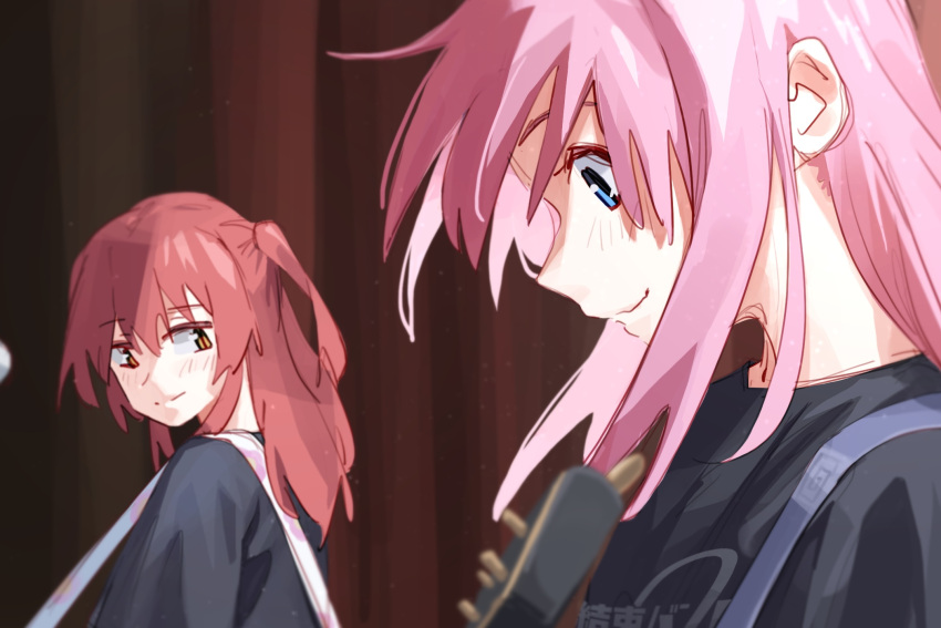 2girls black_shirt blue_eyes blurry blurry_foreground blush bocchi_the_rock! brown_eyes closed_mouth commentary egakuning english_commentary gotoh_hitori highres kessoku_band_t-shirt kita_ikuyo long_hair microphone multiple_girls one_side_up pink_hair playing_guitar red_hair shirt shoulder_strap smile