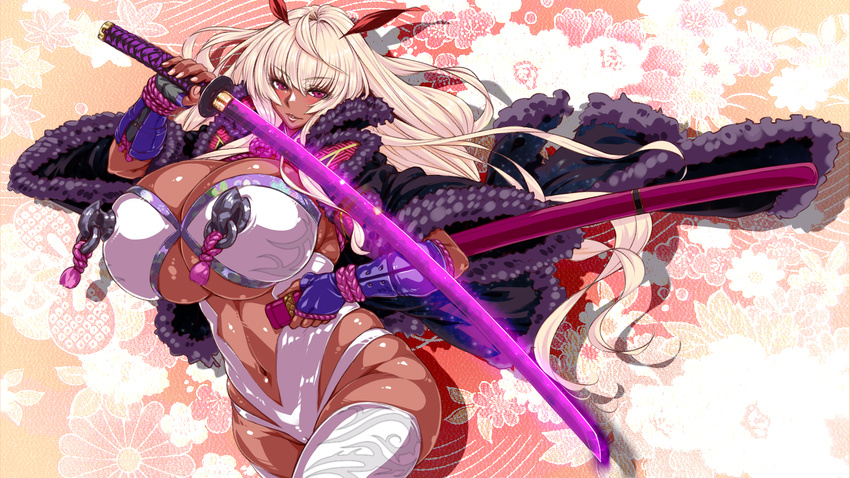 blonde_hair breasts curvy dark_skin fur_trim hayama_kazusa highres huge_breasts itou_ittousai_(sengoku_bushouki_muramasa) katana long_hair looking_at_viewer navel parted_lips red_eyes sengoku_bushouki_muramasa skindentation smile solo sword thick_thighs thighs underboob weapon wide_hips