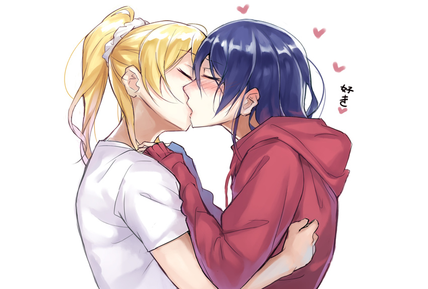 ayase_eli blonde_hair blue_hair blush closed_eyes heart highres kamisa kiss long_hair love_live! love_live!_school_idol_project multiple_girls one_side_up ponytail scrunchie sonoda_umi white_scrunchie yuri