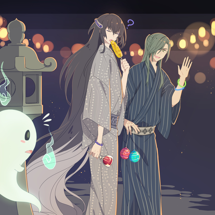 ? black_hair bracelet candy_apple closed_eyes corn food ghost green_eyes green_hair hair_over_one_eye highres honegai japanese_clothes jewelry juzumaru_tsunetsugu kimono long_hair male_focus multiple_boys nikkari_aoe open_mouth ponytail smile summer_festival touken_ranbu very_long_hair water_balloon water_yoyo waving yukata