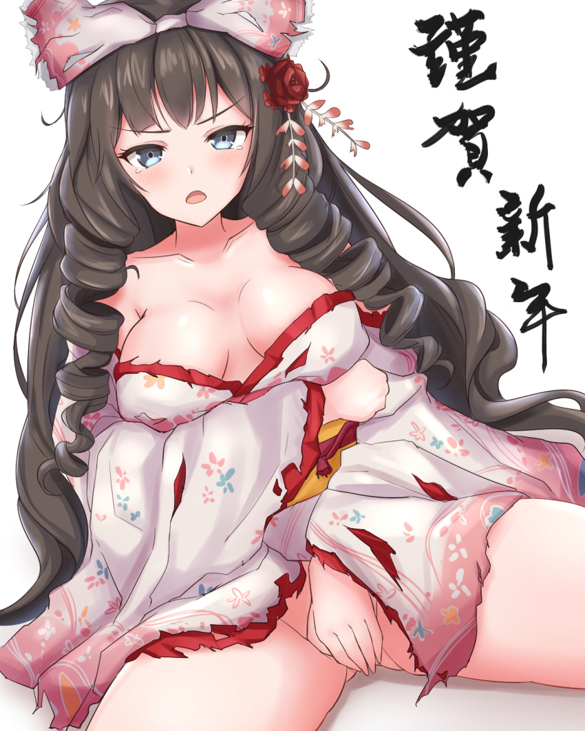 1girl alternate_costume blue_eyes bottomless bow breasts brown_hair cleavage collarbone commentary_request covering covering_crotch damaged drill_hair floral_print flower girls_frontline gluteal_fold hair_bow hair_flower hair_ornament hair_ribbon heckler_kai highres howa_type_64_(girls_frontline) japanese_clothes kimono large_breasts long_hair looking_at_viewer obi off-shoulder_kimono open_mouth pink_bow ribbon sash simple_background sitting solo tearing_up thighs torn_clothes translation_request tsurime very_long_hair white_background