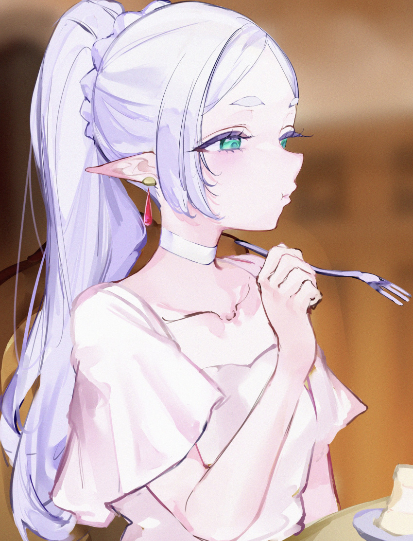 1girl absurdres blurry blurry_background cake cake_slice chewing choker collarbone commentary_request dangle_earrings dress drop_earrings earrings eating elf food fork frieren green_eyes high_ponytail highres holding holding_fork jewelry long_hair mile_(off8mile) parted_bangs pointy_ears ponytail solo sousou_no_frieren white_choker white_dress white_hair