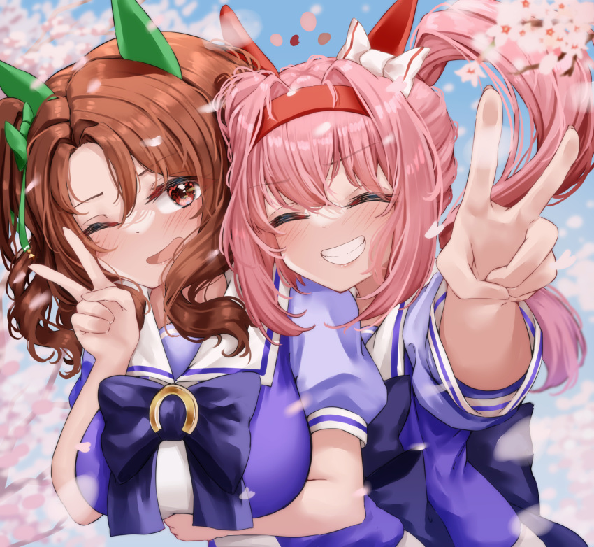 2girls absurdres animal_ears blue_sky blush bow breasts brown_hair cherry_blossoms closed_eyes commentary_request ear_bow ear_covers facing_viewer falling_petals green_bow grin haru_urara_(umamusume) highres horse_ears horse_girl king_halo_(umamusume) large_breasts long_hair looking_at_viewer multiple_girls one_eye_closed open_mouth outdoors petals pink_hair ponytail puffy_short_sleeves puffy_sleeves purple_bow purple_shirt red_eyes sailor_collar school_uniform shirt short_sleeves sky smile tabunshake tracen_school_uniform umamusume upper_body v