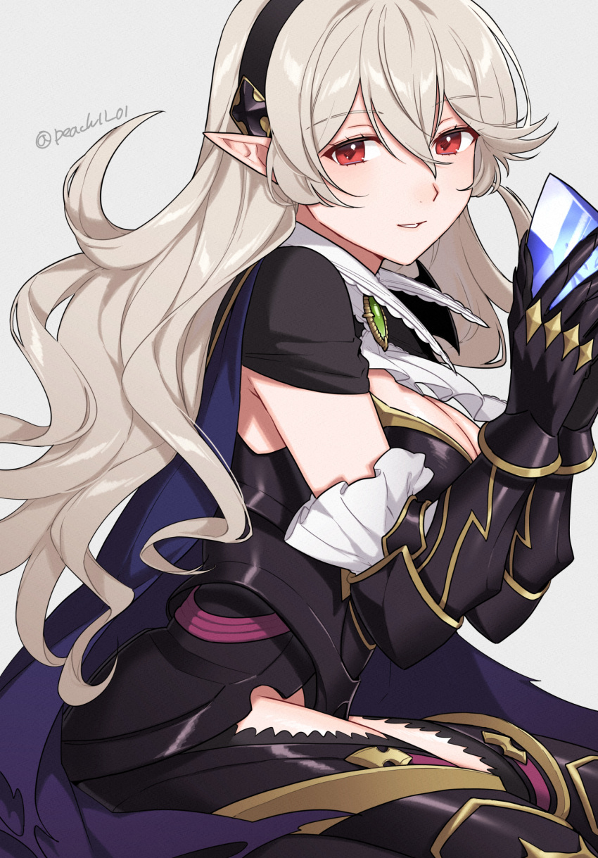 1girl black_dress black_gloves black_hairband brooch clothing_cutout commentary_request corrin_(female)_(fire_emblem) corrin_(female)_(nohr_noble)_(fire_emblem) corrin_(fire_emblem) dress fire_emblem fire_emblem_fates fire_emblem_heroes gloves grey_background grey_hair grin hairband highres jewelry long_hair looking_at_viewer official_alternate_costume parted_lips peach11_01 pointy_ears red_eyes short_sleeves simple_background sitting smile solo thigh_cutout thighs very_long_hair