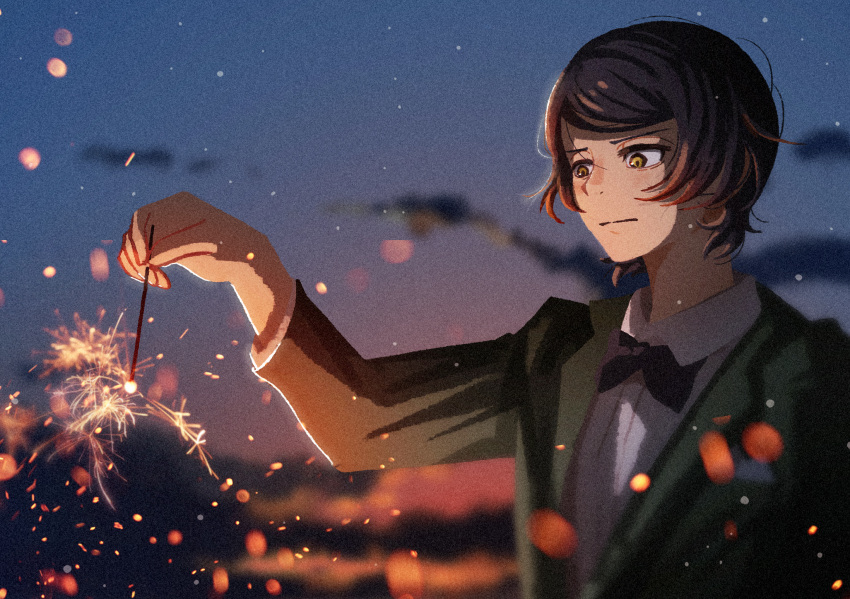 1boy black_bow black_bowtie black_hair blurry blurry_background bow bowtie bungou_stray_dogs closed_mouth cloud collared_shirt commentary_request dusk fireworks green_jacket highres holding holding_fireworks jacket long_sleeves male_focus mushitarou_oguri_(bungou_stray_dogs) norimizu outdoors shirt short_hair sky solo sparkler swept_bangs upper_body white_shirt yellow_eyes