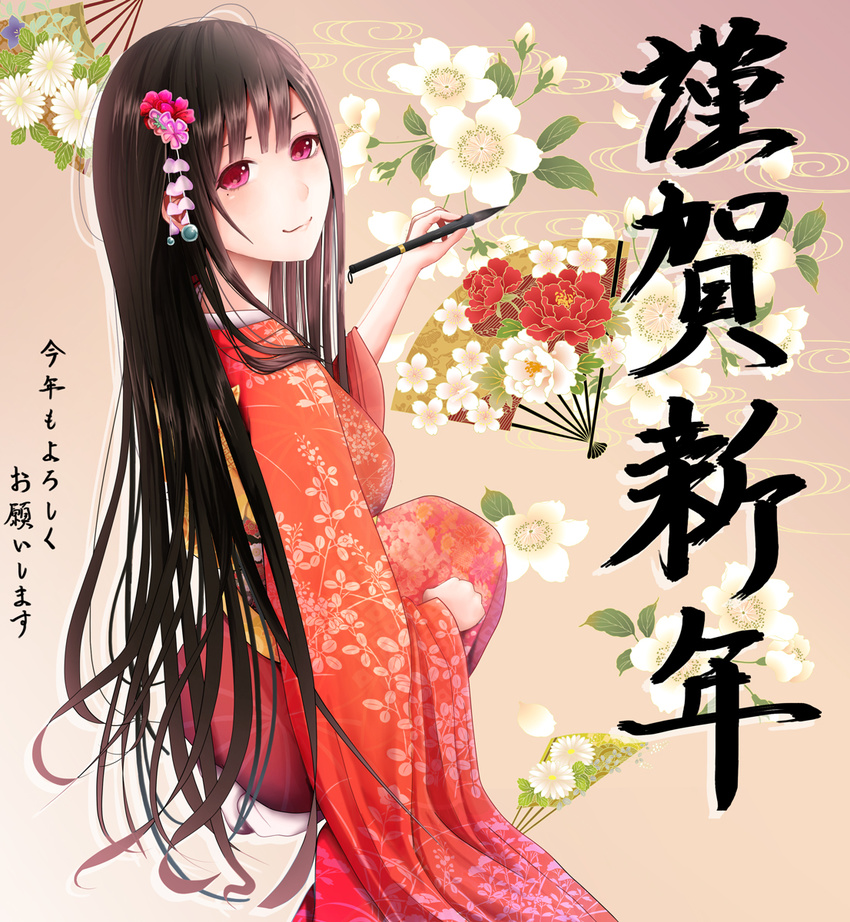 black_hair hair_ornament highres holding japanese_clothes kentaurosu kimono long_hair looking_at_viewer mole mole_under_eye original red_eyes red_kimono smile solo yukata