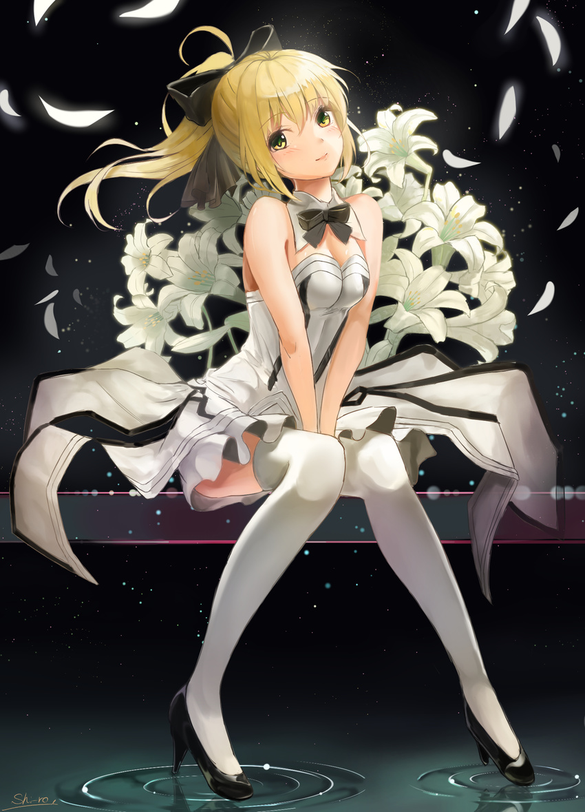 artoria_pendragon_(all) between_legs black_bow blonde_hair bow bowtie breasts cleavage dress eyebrows eyebrows_visible_through_hair fate/unlimited_codes fate_(series) green_eyes hair_bow hand_between_legs head_tilt highres long_hair looking_at_viewer medium_breasts ponytail saber saber_lily shi-ro signature sitting solo strapless strapless_dress thighhighs white_dress white_feathers white_legwear