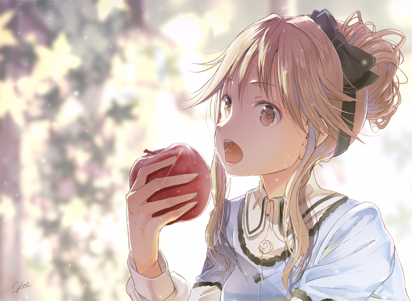 apple blurry bow brown_eyes brown_hair depth_of_field diffraction_spikes food fruit hair_bow idolmaster idolmaster_million_live! long_hair open_mouth solo tenkuubashi_tomoka tied_hair yae_(mono110)