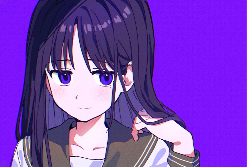 1girl black_collar chromatic_aberration closed_mouth collar facing_viewer hair_behind_ear hair_flip hand_up highres light_smile long_hair long_sleeves looking_to_the_side mole mole_under_eye original parted_bangs portrait purple_background purple_eyes purple_hair school_uniform serafuku shadow shirt simple_background sleeve_cuffs solo umipi white_shirt wispy_bangs