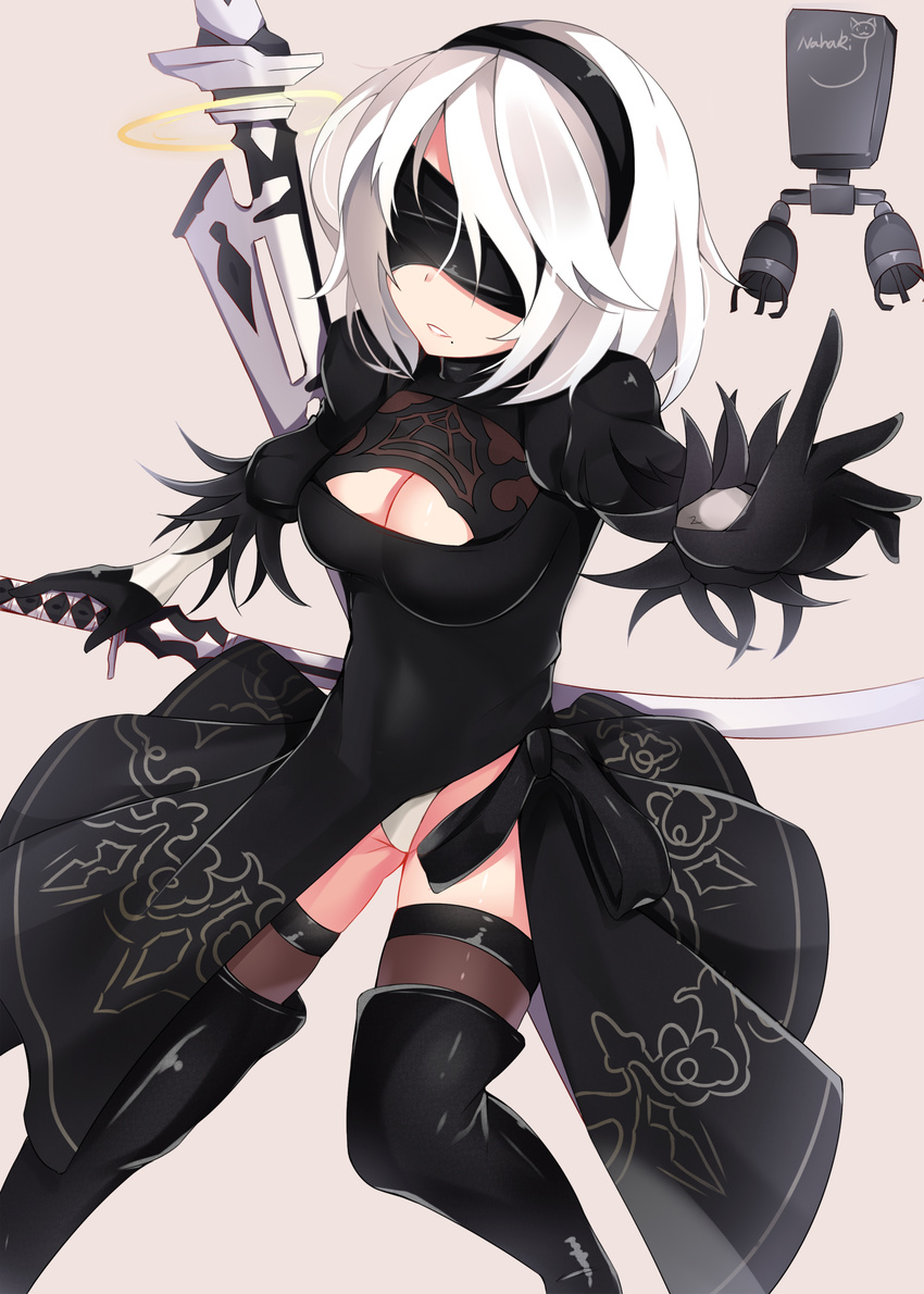 artist_name black_dress black_gloves black_legwear blindfold boots breasts cat center_opening cleavage dress facing_viewer gloves grey_background hairband highleg highres katana large_breasts leotard mole mole_under_mouth nahaki nier_(series) nier_automata outstretched_arm parted_lips pod_(nier_automata) short_hair signature solo sword thigh_boots thighhighs thighs weapon white_hair white_leotard yorha_no._2_type_b