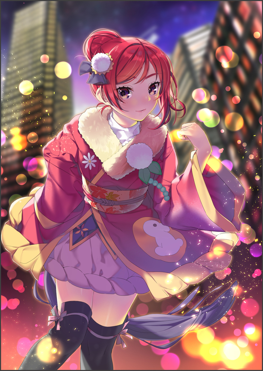 black_legwear blurry blurry_background bokeh city clenched_hand commentary_request depth_of_field eyebrows_visible_through_hair fur-trimmed_kimono fur_trim hair_bun hair_ornament hair_up highres japanese_clothes kimono knees_together leg_ribbon long_sleeves looking_at_viewer love_live! love_live!_school_idol_project nishikino_maki obi over-kneehighs purple_eyes red_hair ribbon sash smile solo thighhighs wide_sleeves yana_mori