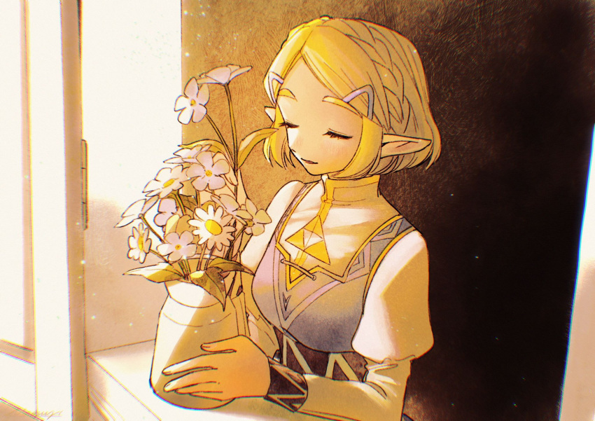 1girl blonde_hair closed_eyes flower hair_ornament hairpin highres holding_vase juliet_sleeves light_particles long_sleeves mouyi parted_lips pointy_ears princess_zelda puffy_sleeves short_hair sidelighting smile solo sunlight the_legend_of_zelda the_legend_of_zelda:_tears_of_the_kingdom upper_body white_flower windowsill yellow_theme