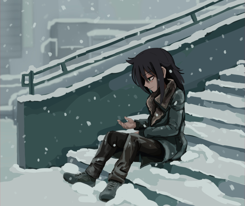 1girl black_hair black_pants blade_runner_2049 coat fur-trimmed_coat fur_trim green_coat green_eyes green_footwear highres kuroki_tomoko kurokimoko long_hair messy_hair outdoors pants parody scene_reference snow snowing solo stairs watashi_ga_motenai_no_wa_dou_kangaetemo_omaera_ga_warui!