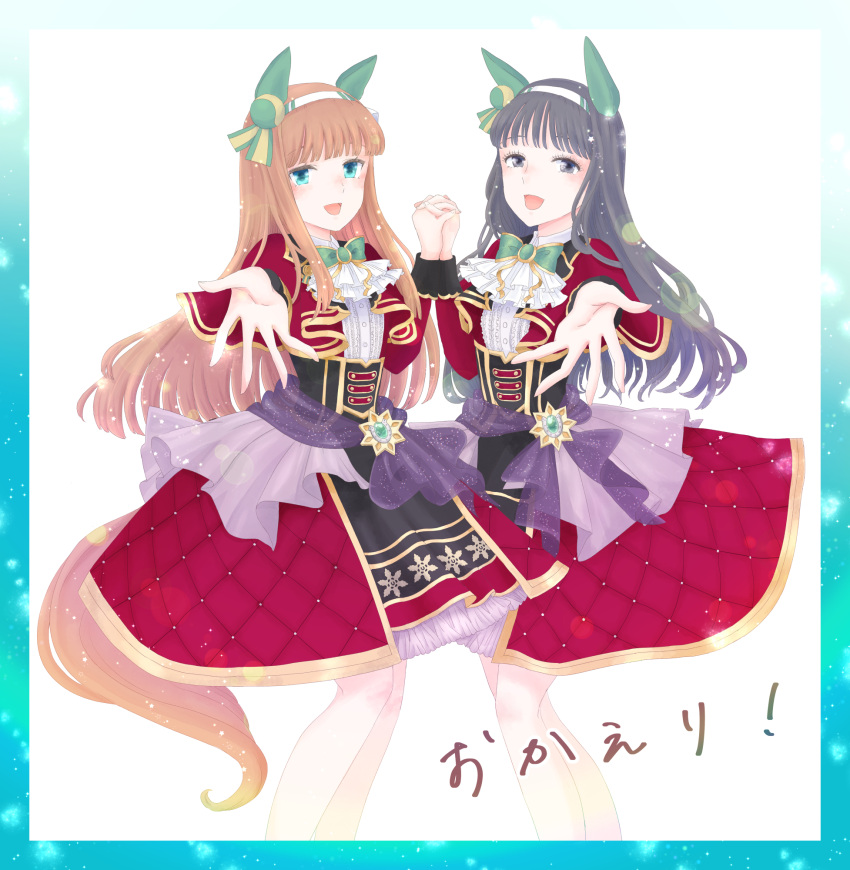 2girls animal_ears aqua_eyes ascot black_hair blunt_bangs blunt_ends blunt_tresses bow bowtie capelet commentary_request corset cosplay dress ear_covers gold_trim green_bow green_bowtie grey_eyes hair_ornament hairband highres horse_ears horse_girl horse_tail kouno_marika layered_dress multiple_girls notes_of_grandeur_(umamusume) quilted_clothes real_life red_capelet red_dress rosa_games_ss sidelocks silence_suzuka_(umamusume) silence_suzuka_(umamusume)_(cosplay) striped_clothes striped_hairband tail translation_request umamusume voice_actor_connection white_ascot white_hairband