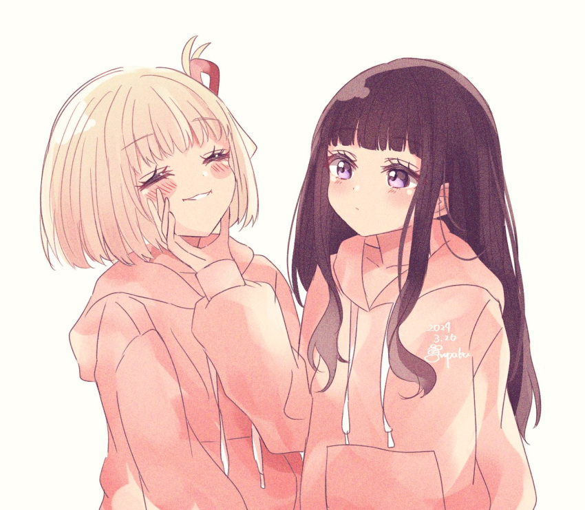 2girls arupaka5tuki black_hair blonde_hair blush bob_cut cheek_pinching commentary_request dated hair_ribbon hood hood_down hoodie inoue_takina long_hair long_sleeves looking_at_another lycoris_recoil multiple_girls nishikigi_chisato one_eye_closed pinching pink_hoodie purple_eyes red_ribbon ribbon short_hair sidelocks signature upper_body white_background yuri