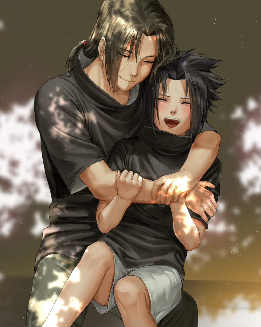 2boys aged_down black_hair black_shirt brothers closed_eyes denggu_5 from_behind highres male_focus multiple_boys naruto naruto_(series) open_mouth ponytail shirt shorts siblings smile turtleneck uchiha_itachi uchiha_sasuke white_shorts