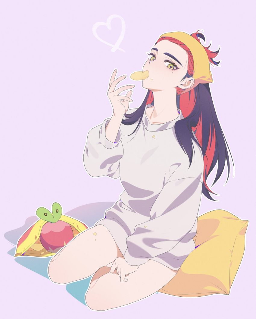 1girl alternate_costume alternate_hairstyle bag_of_chips black_hair carmine_(pokemon) chips_(food) colored_inner_hair eating food food_on_face gcckg hairband highres long_hair looking_at_viewer mole mole_under_eye multicolored_hair pokemon pokemon_sv potato_chips red_hair two-tone_hair yellow_eyes yellow_hairband