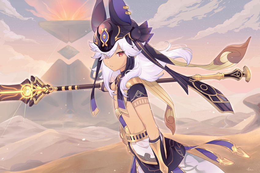 1boy animal_hat black_hat cloud cyno_(genshin_impact) dark-skinned_male dark_skin desert genshin_impact hat highres holding holding_polearm holding_weapon long_hair looking_at_viewer male_focus outdoors parted_lips polearm pyramid_(structure) red_eyes short_sleeves sky solo staff_of_the_scarlet_sands_(genshin_impact) tamamura_(tmmr5) weapon white_hair