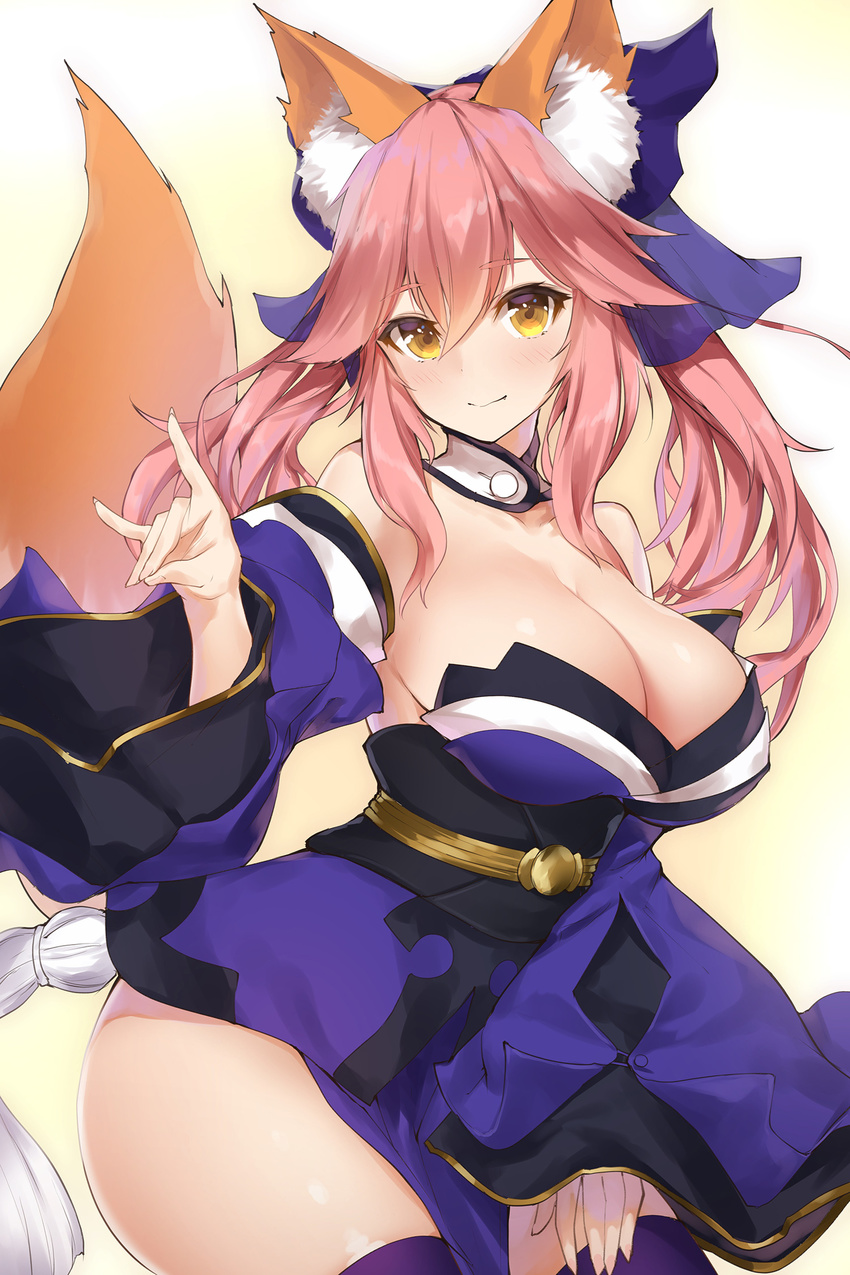 animal_ears blue_ribbon blush breasts cleavage detached_collar fate/extra fate_(series) fox_ears fox_shadow_puppet fox_tail hair_ribbon highres japanese_clothes kimono large_breasts light_smile long_hair looking_at_viewer obi pink_hair ribbon sash simple_background solo tail tamamo_(fate)_(all) tamamo_no_mae_(fate) wide_sleeves yaman yellow_eyes