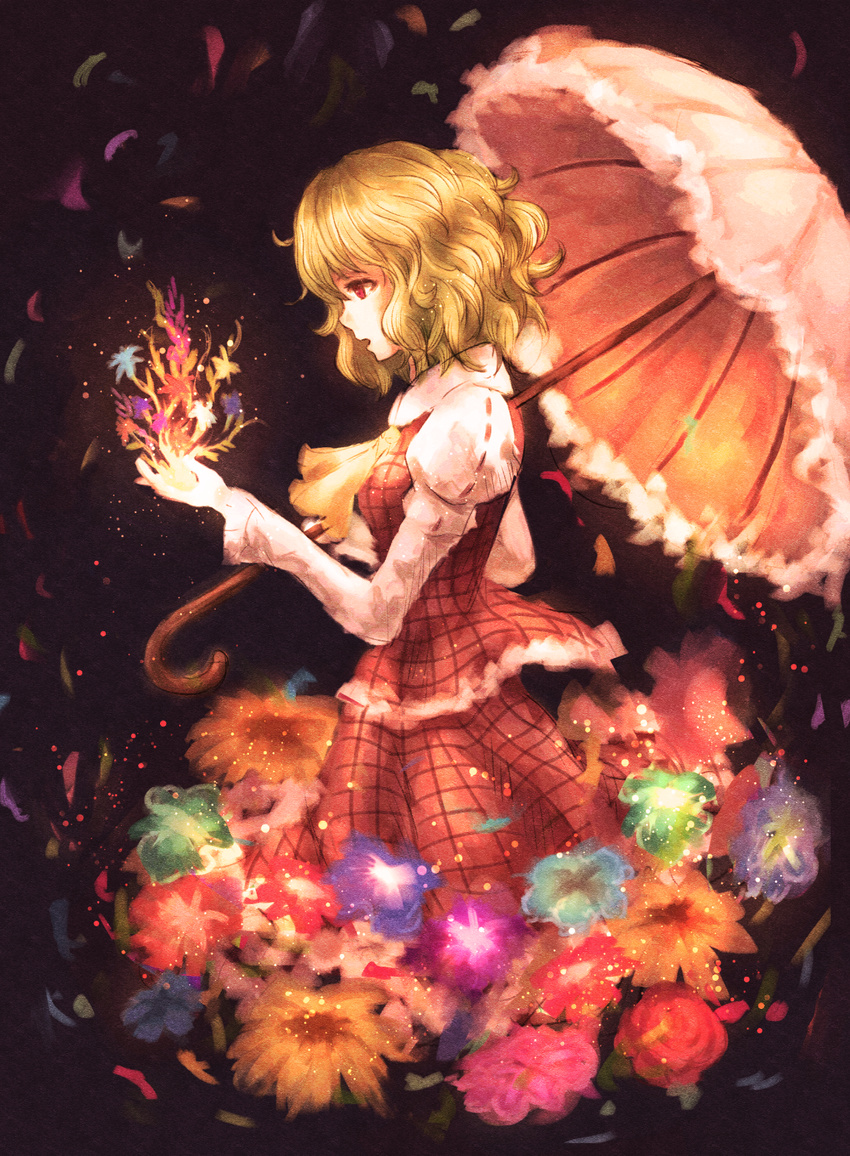 arm_up black_background blonde_hair blooming cowboy_shot cravat faux_traditional_media flower highres juliet_sleeves kazami_yuuka light_particles long_sleeves looking_down open_hand open_mouth parasol petals plaid plaid_skirt plaid_vest profile puffy_sleeves red_eyes short_hair skirt solo tonan_(l0l0l0l0l0l) touhou umbrella vest wind